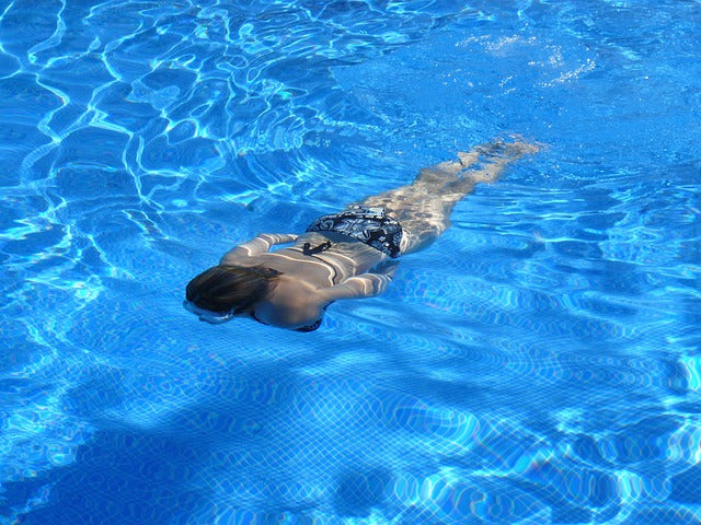 can you swim with hair extensions