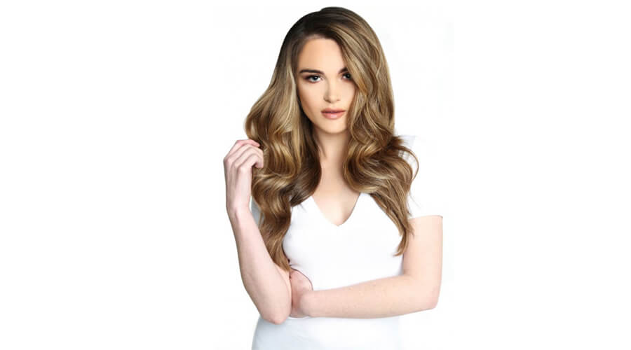 girl wearing highlighted extensions